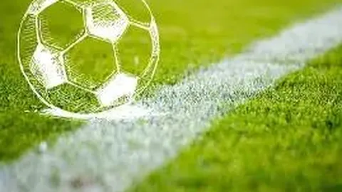 “狂魔哥直播热议Faker与Uzi，电竞界掀起讨论热潮”